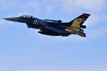 Turquía despliega seis cazas y defensas antiaéreas en Chipre