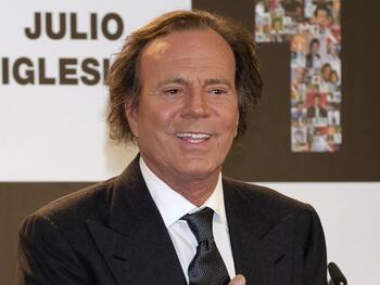 Julio Iglesias pide archivar la investigación contra él