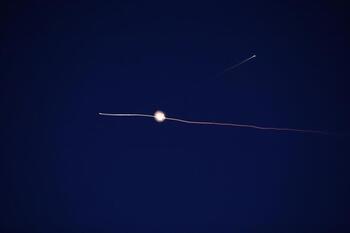 Irán ataca bases estadounidenses en Kuwait y Baréin