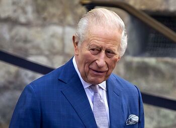 Un silencio que erosiona la monarquía británica