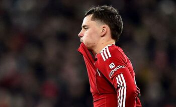 Un desastre de delantera