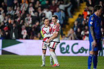 Jorge de Frutos impulsa al Rayo Vallecano frente al Oviedo