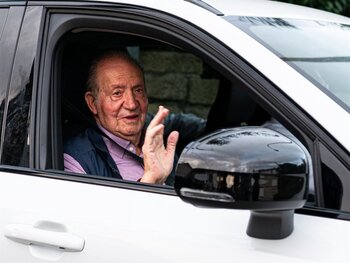 Juan Carlos I llega a España en su primer viaje tras la guerra