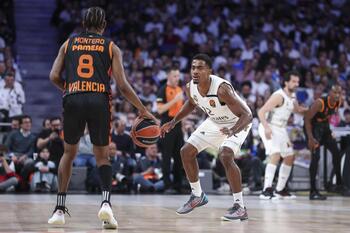 El Real Madrid gana al Valencia Basket un duelo clave