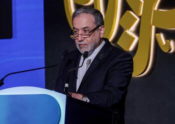 Irán confirma contactos con EEUU pero su confianza es 