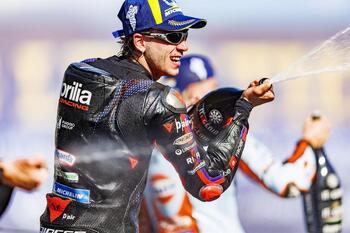 Bezzecchi comanda el golpe de Aprilia en Brasil