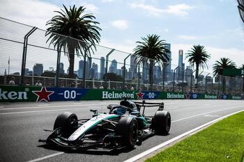 Russell impone su ley con la primera 'pole' de la temporada