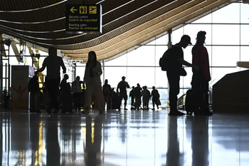 Los españoles viajaron un 4,7% menos en 2025 pero gastaron más