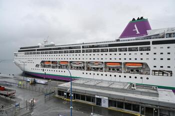 El 'Ambiont' atraca en A Coruña