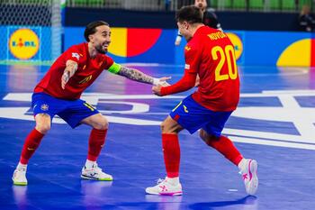 España vence a Bielorrusia y se acerca a cuartos
