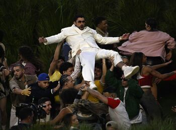 Zara viste a Bad Bunny en la Super Bowl