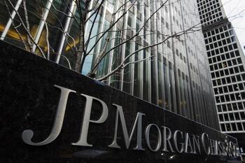 Trump demanda a JPMorgan Chase y a su CEO