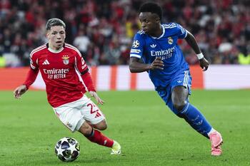 Vinícius da ventaja al Real Madrid en Lisboa entre la tensión
