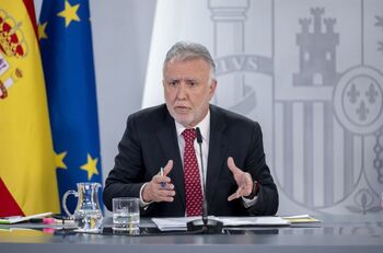 Torres insinúa que Felipe González debería irse del PSOE