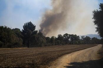 Once personas heridas en el incendio de La Bisbal d'Empordà