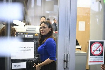 Mouliaá anuncia al juez que mantiene la acusación contra Errejón