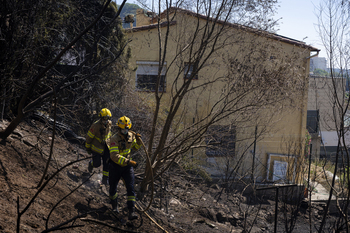 El incendio de La Bisbal mantiene confinadas a 12.000 personas