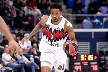 El Monaco aparca su crisis a costa del Baskonia