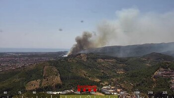 Confinados 6.000 vecinos por el incendio de Gavà, en Barcelona