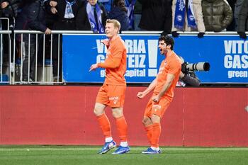 La Real frustra al Alavés para ir a por la Copa