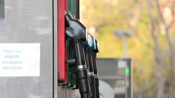 El diésel se dispara un 14% y la gasolina casi un 8% en España