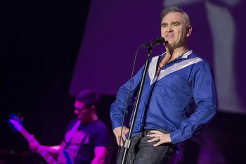 Morrissey suspende su concierto en Valencia por las Fallas