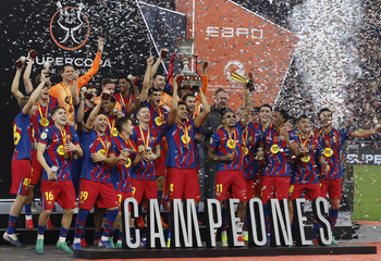 El Barça tumba a un digno Real Madrid y levanta la Supercopa
