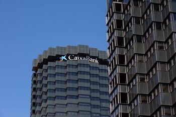 CaixaBank gana 5.891 millones de euros en 2025