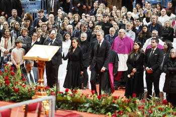 Víctimas y familias, en el centro del gran homenaje de Adamuz