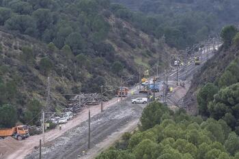 Adif termina de reparar la vía en Adamuz