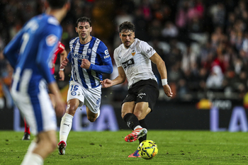 El Valencia logra una remontada agónica y huye del descenso