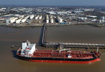 El petróleo sube y el gas natural baja en una sesión volátil