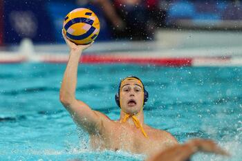 España se pasea en el estreno