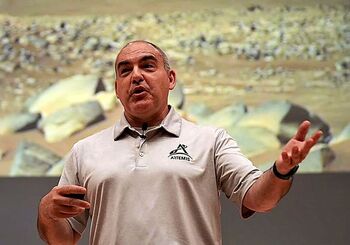 El español que volverá a llevar al hombre a la Luna