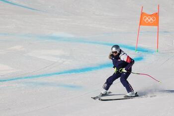 Lindsey Vonn sufre una aparatosa caída en el descenso olímpico