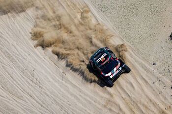 Sanders y Al-Attiyah toman el mando