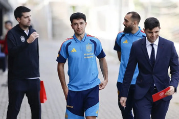 Zubimendi abandona la concentración por molestias en la rodilla