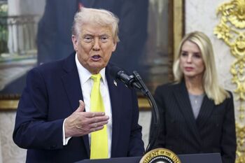 Trump afirma que Irán quiere pactar pero no lo hace por miedo