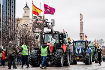 Miles de agricultores y ganaderos y 500 tractores toman Madrid