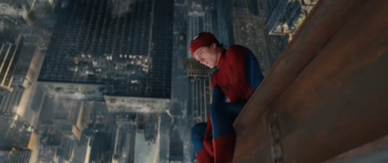 Tom Holland regresa como un Spider-Man sin pasado