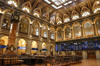 El Ibex alcanza por primera vez en su historia los 18.100 puntos