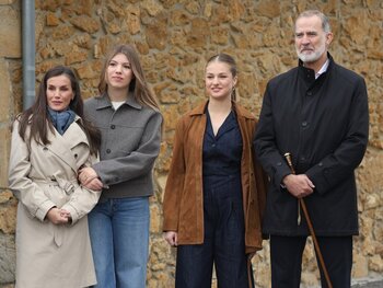 Los Reyes acuden a la procesión del Silencio de Carabanchel