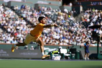 Alcaraz tropieza con Medvedev en semifinales de Indian Wells