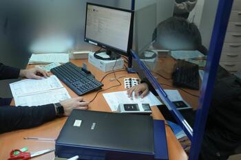 La Policía avisa de fraudes para conseguir la regularización