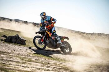 Edgar Canet logra el liderato en el prólogo de motos del Dakar