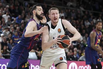 El Barça mantiene vivo el sueño ante el Efes de Laso
