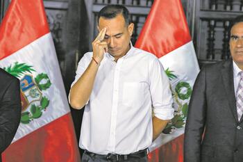 Perú aprueba una moción de censura contra el presidente