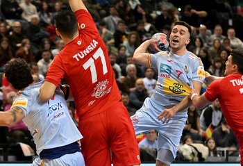 Los 'Hispanos' enseñan músculo antes de la final