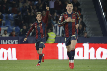 Losada y Romero mantienen con vida al Levante