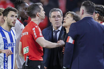 Pelea, caos y tablas entre Sevilla y Alavés